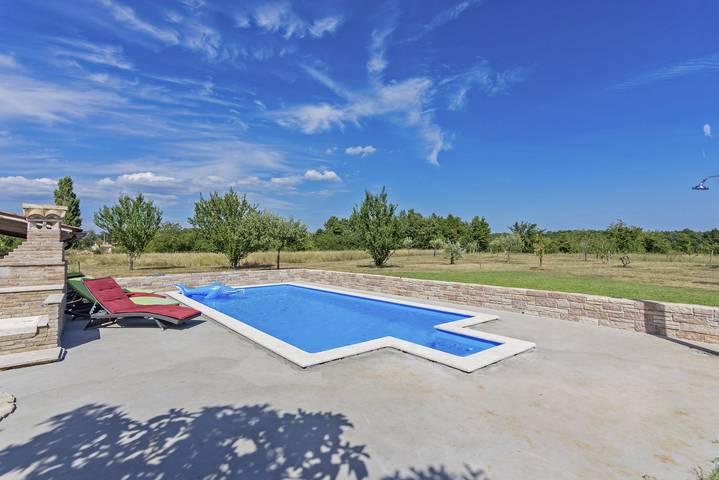 Ferienhaus Mariva * großer Garten, privater Pool, Grill, Wlan in Žminj, Zentralistrien