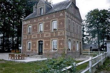 Gîte pour 8 personnes, avec jardin dans Lintot