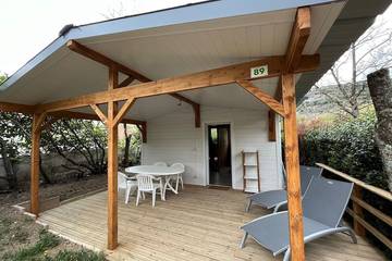 Maison de campagne pour 4 personnes, avec terrasse ainsi que piscine et jardin à Montréal (Rhône-Alpes)