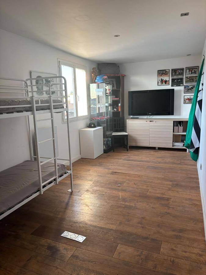 Location de vacances pour 7 personnes, avec piscine et jardin ainsi que terrasse et jacuzzi à Marsillargues - 3