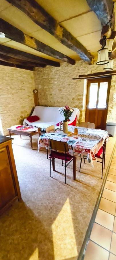 Location de vacances pour 2 personnes, avec Balcon ainsi que Terrasse et Vue à Montamel