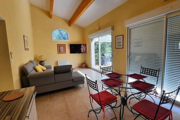 Villa in secure area of 3400m2 with swimming pool in Agde, Mediterranean Coast (France)