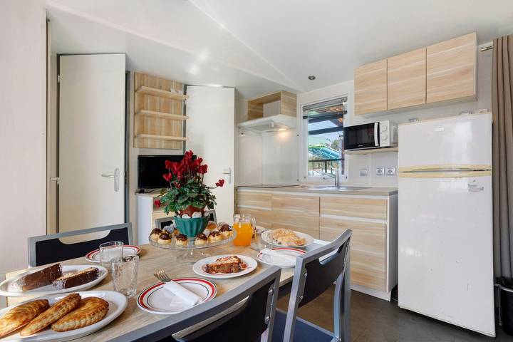 Chalet 'Bungalow T3 I V- 15 Min From Nazaré' with Shared Pool, Private Terrace and Air Conditioning in Leiria District