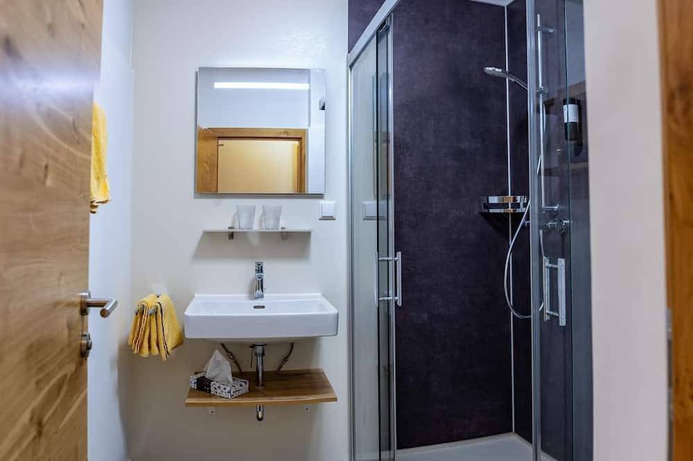 Helmhof, Pension - Habitación doble con ducha o Cuarto de baño in Salzburgo, Salzburg und Umgebung