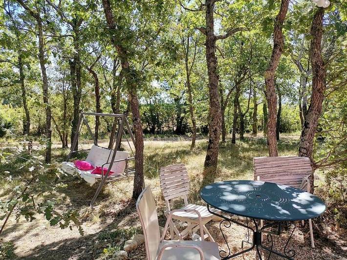 Location de vacances pour 4 personnes, avec piscine ainsi que jardin et terrasse à Joucas - 2