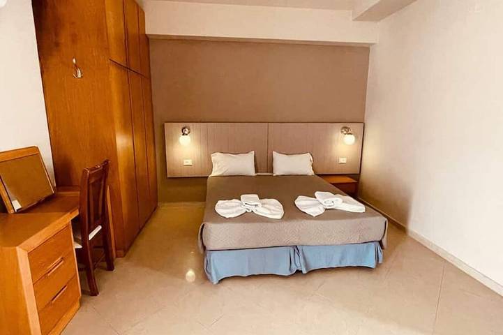 Quest Star Villa - 20meters to beach. Sleeps 8. in Plataniás, Région de la Canée