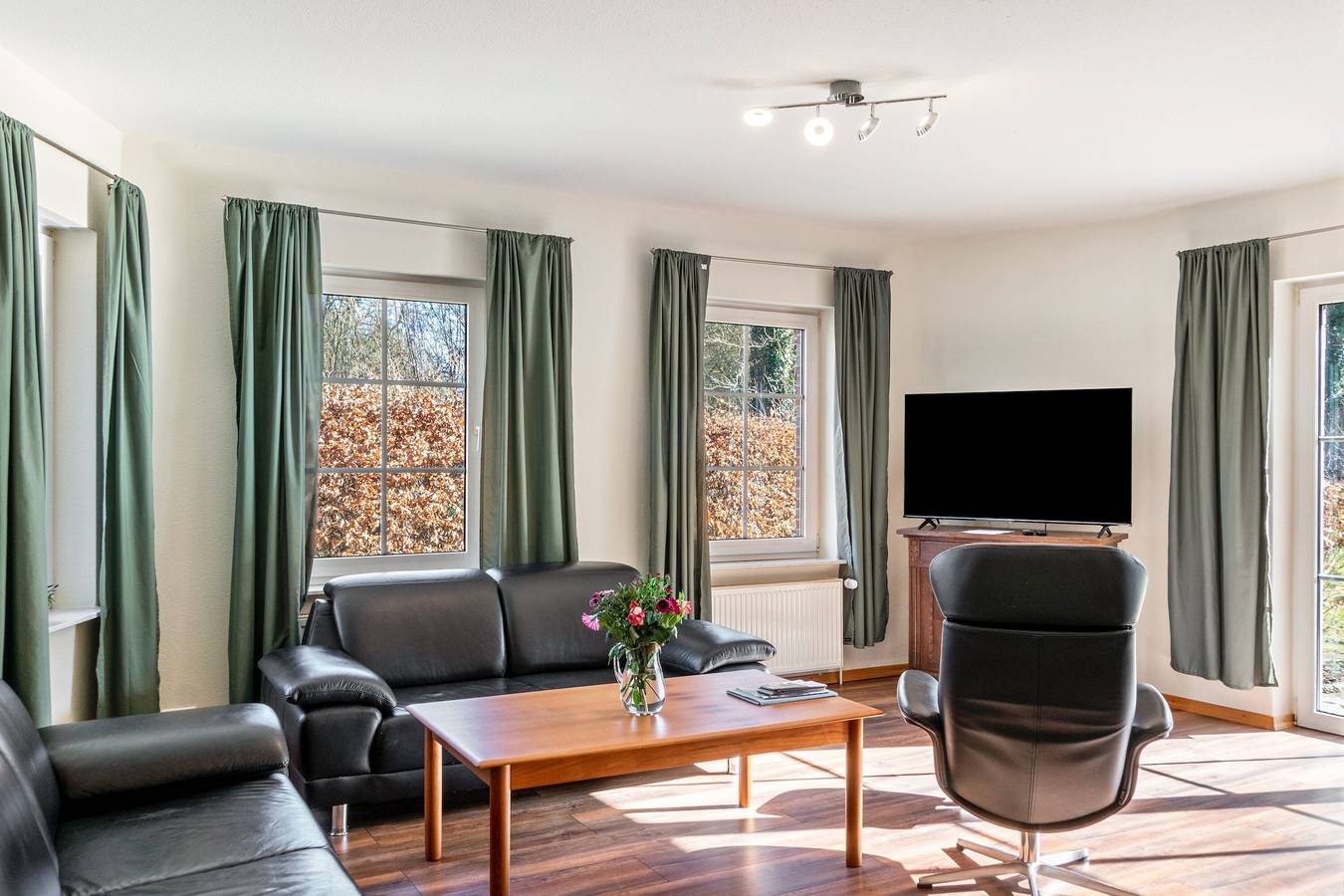 Ferienhaus 'Friesenwald' mit privater Terrasse, Gemeinschaftsgarten und Wlan in Zetel, Nordseeküste