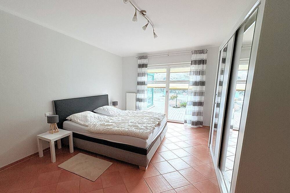 Ganze Wohnung, Ferienwohnung Ginster, gern mit Hund, Wintergarten - Ferienwohnung Ginster: Viel in Mariendorf (Rügen), Mönchgut