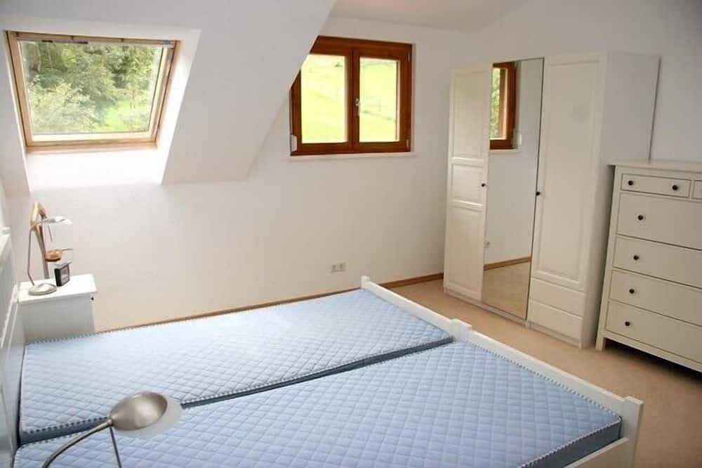 Freistehendes, ruhig gelegenes 4 Sterne Ferienhaus mit 2 grossen Wohnungen in Baden-Baden, Nordschwarzwald