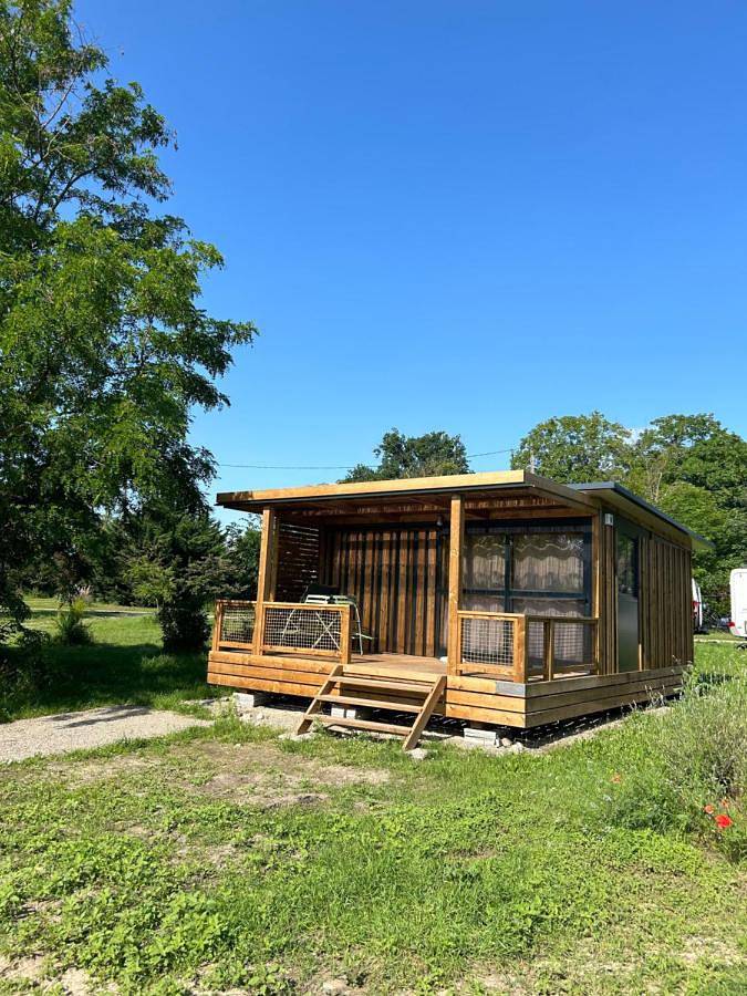 Camping pour 2 personnes, avec Terrasse ainsi que Jardin et Piscine dans le Haut-Rhin