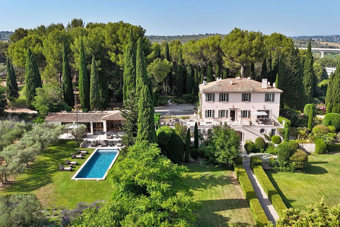 Domaine de la Rose Comtesse T9 in Ventabren, Côte méditerranéenne (France)