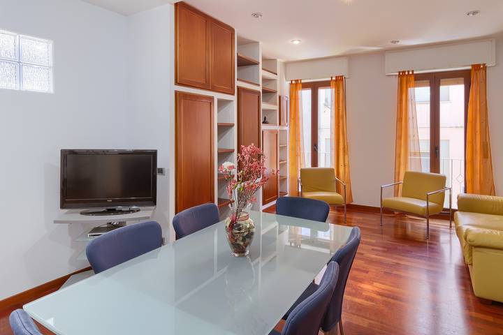 Appartamento intero, Appartamento "Marina Freedom" con Wi-Fi, aria condizionata, balcone e terrazza in Marina (Sardinia), Cagliari