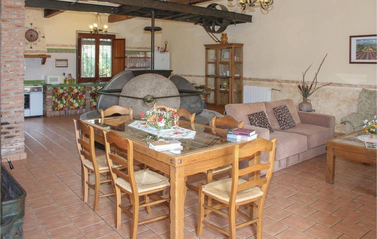 Retiro en la terraza junto a la piscina con cuna in Villaviciosa de Córdoba, Sierra Morena