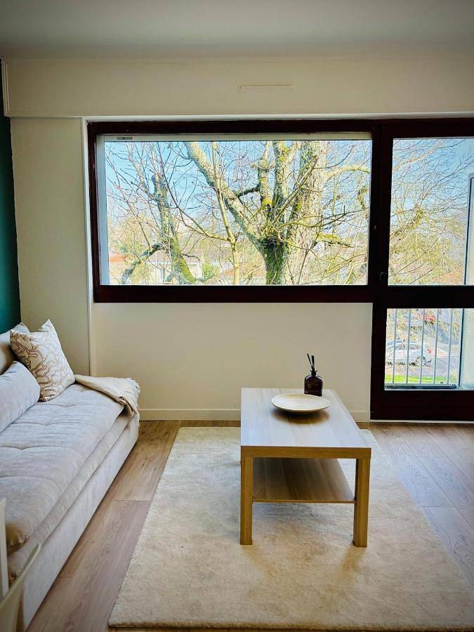 Appartement entier, Le Castelou Bright Apartment Balcony and Parking in Talence, Région de Bordeaux
