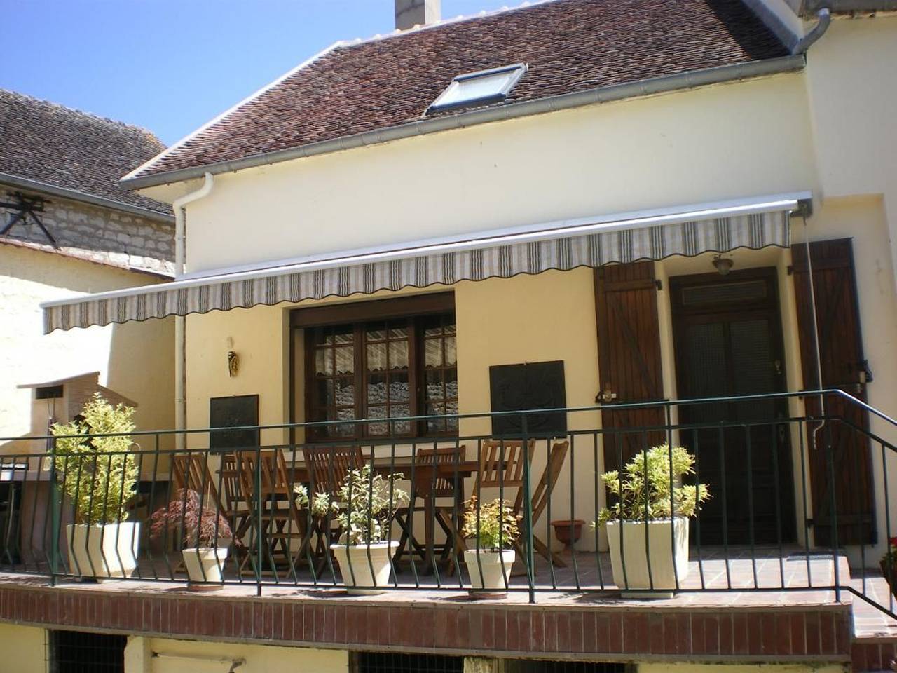 Winemaker's house with terrace and garage in Chemilly-sur-Serein in Chemilly-sur-Serein, Auxerre region
