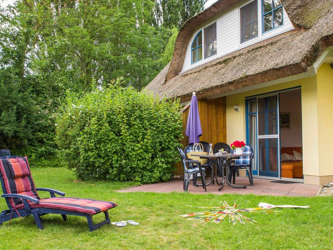 Idyllisches Reetdachhaus Weißdorn 1 mit Sauna und Kamin - Dhh Weißdorn 1 in Puddemin, Poseritz