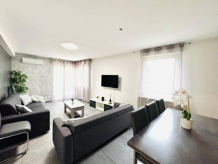 Gîte pour 8 personnes, avec terrasse à Saint-Priest - 3