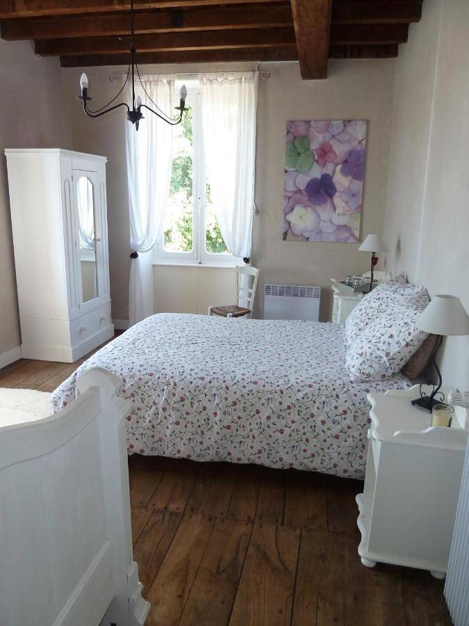 Location de vacances pour 2 personnes, avec vue et bassin pour enfant ainsi que piscine et jardin dans Terres-de-Haute-Charente - 4