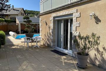 Gîte pour 2 personnes, avec jardin et terrasse à Marvejols