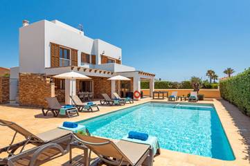 Villa in Playa Racó des Mart (Ciutadella), Ciutadella für 8 