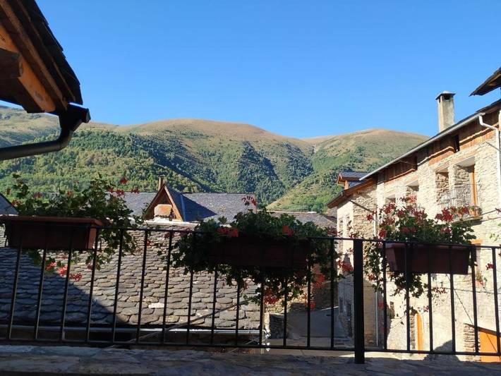 Maison de campagne pour 8 personnes, avec vue et balcon à Sort - 2