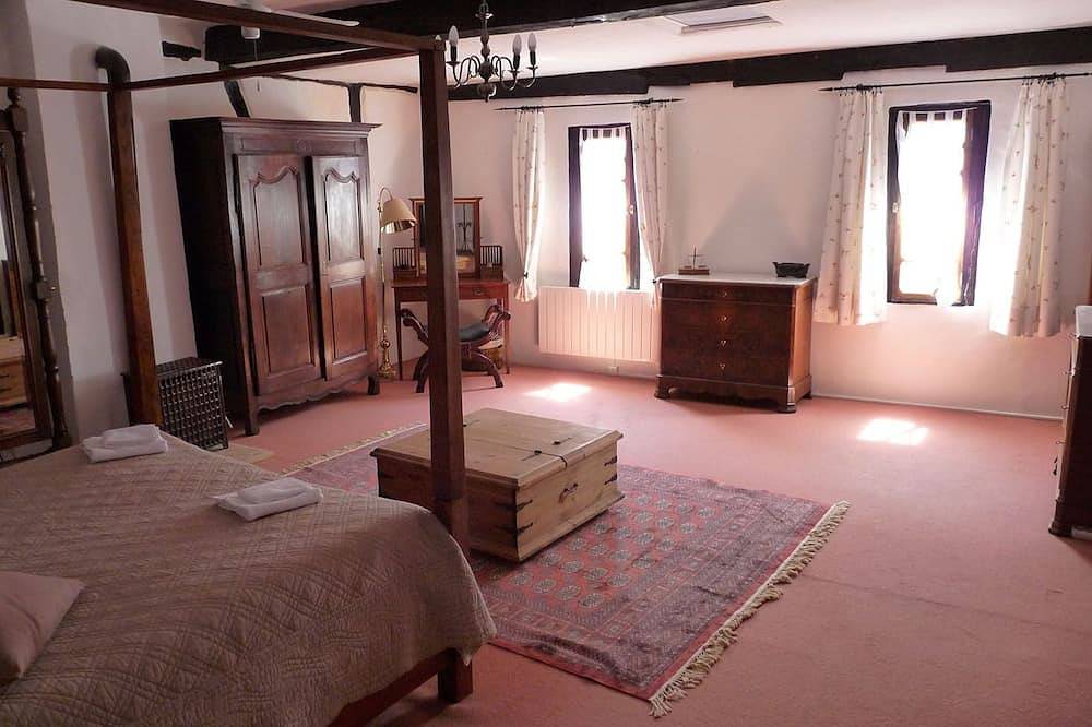 Grande maison du Xive siècle avec cour dans le centre historique de Mirepoix in Mirepoix, Ariège