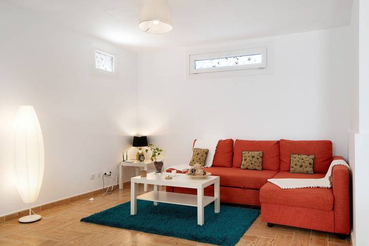 Entire apartment, Holiday Apartment 'Casa Rosi' with Private Terrace and Wi-Fi in La Santa, Tinajo