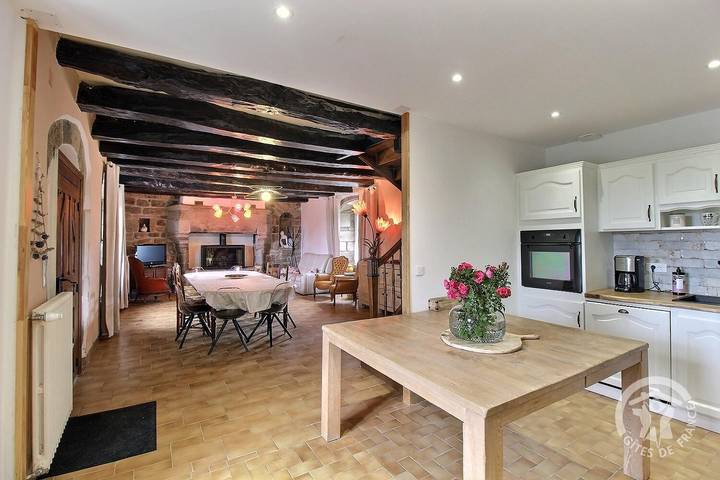 Gîte pour 15 personnes, avec jardin à Lanmérin