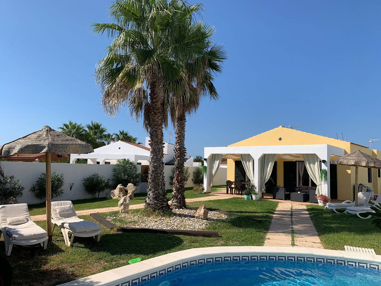 Holiday Home with Private Pool, Wi-Fi and Air Conditioning in Cap d'Artrutx, Ciutadella