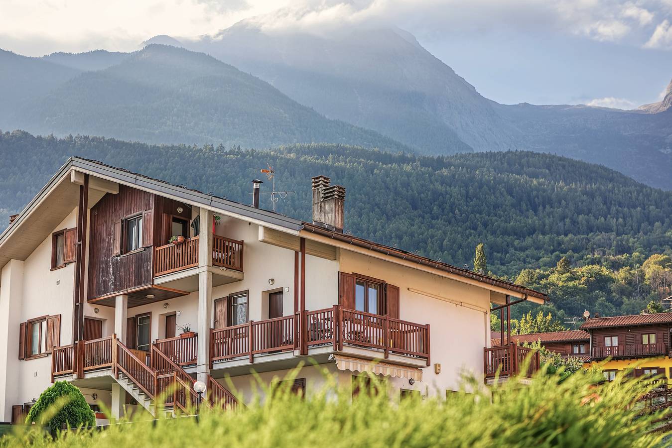 Apartment 'The Snowdrop' with Mountain View Balcony, Wi-Fi and AC in Valle d'Aosta in Neyran, Brissogne