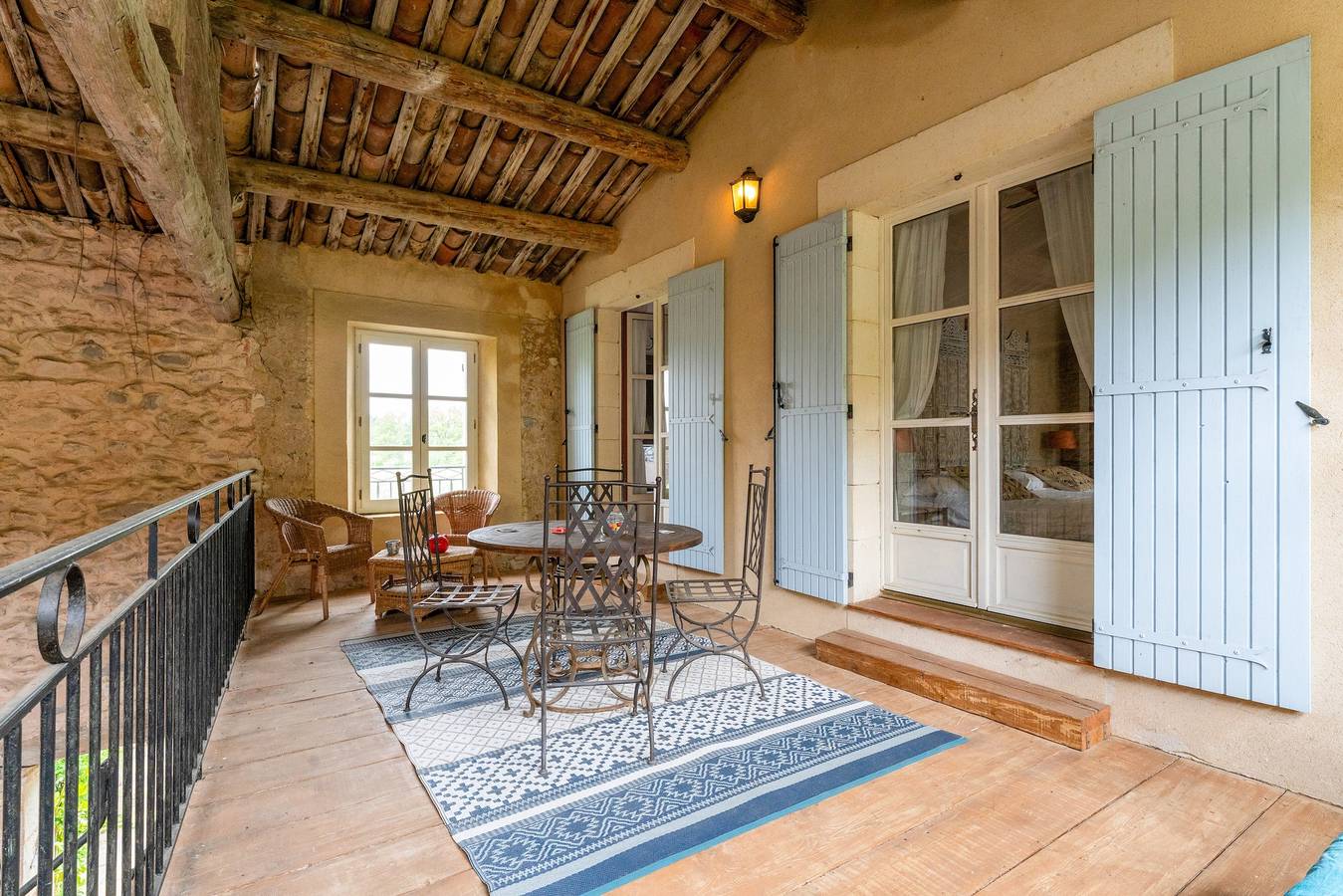Ferienhaus „Gîte für 4 bis 6 Personen“ mit Gemeinschaftspool, Terrasse und Wlan in Lussan, Nimes und Umgebung