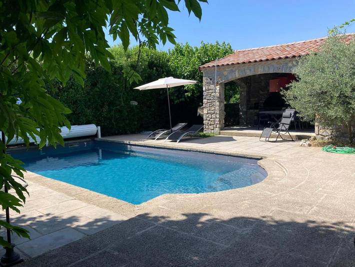 Location de vacances pour 8 personnes, avec piscine ainsi que jardin et vue à Beaulieu (Largentière)