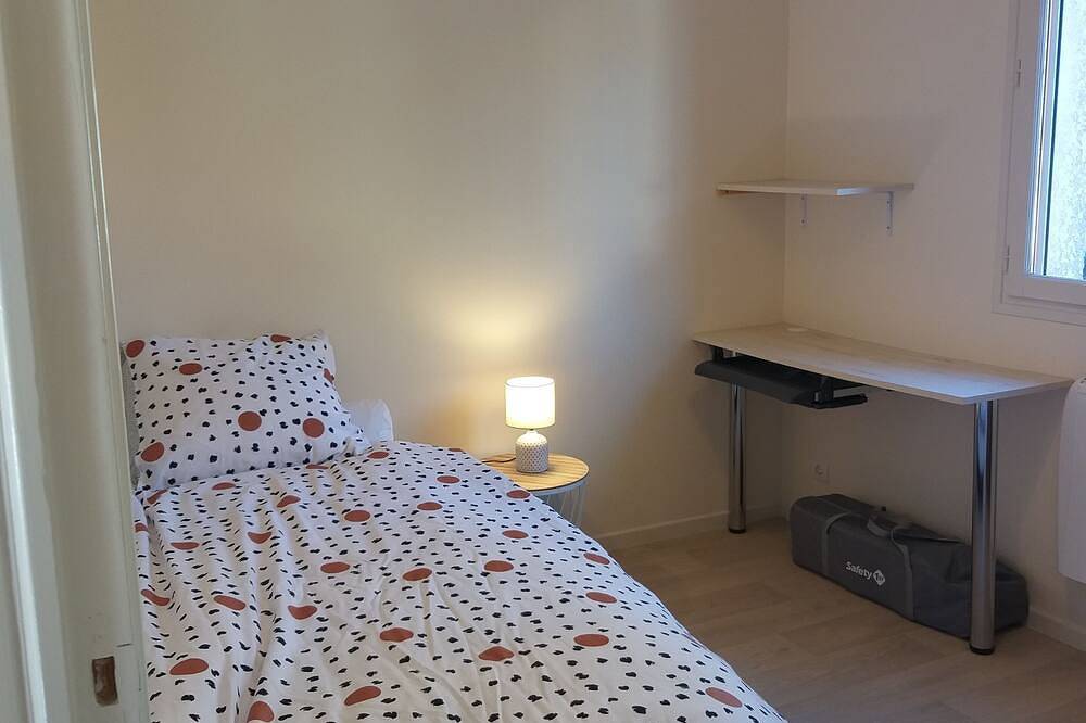 Apartamento entero, Apartamento T4 con garaje, terraza y jardín. in Valserhône, Nantua