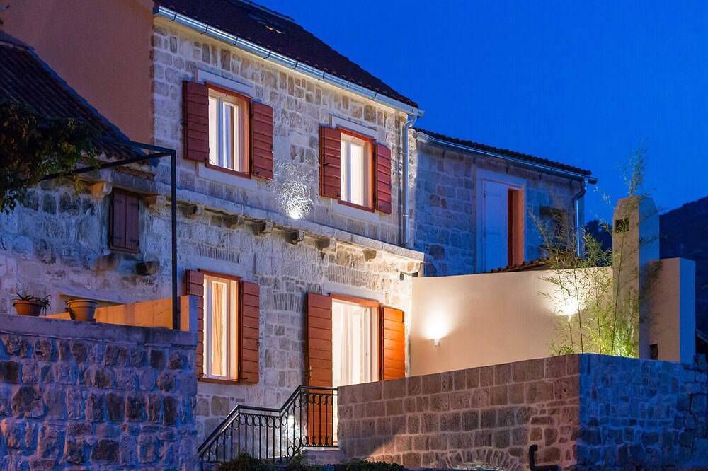 Villa for 10 People in Vis Town, Vis