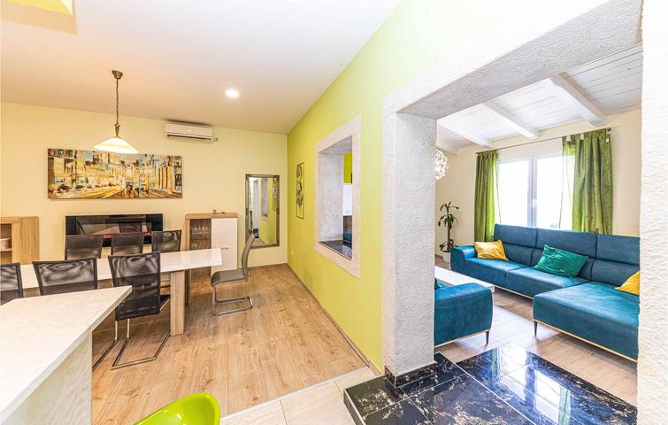 Urlaubsdomizil an der Küste: 2-Zimmer-Wohnung mit Meerblick, Pool und Terrasse in Kastel Gomilica in Kastel Gomilica, Kaštela