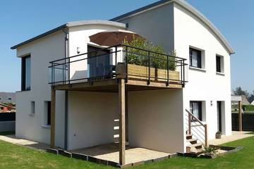 Gîte pour 6 personnes, avec terrasse et jardin dans Landrellec