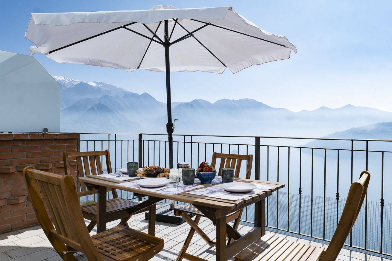 Apartamento entero, Cherubino 2 - Three-room apartment with pool and lake view in Spiglia, Municipio de Parzanica