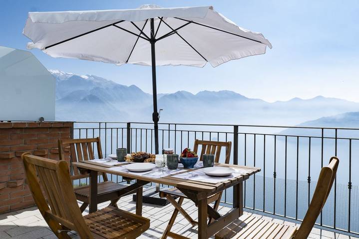 Appartamento intero, Enjoyiseolake - Cherubino - Trilocale con piscina e vista lago in Spiglia, Comune di Parzanica