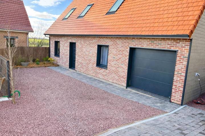 Location de vacances pour 8 personnes, avec terrasse et jardin dans Nabringhen