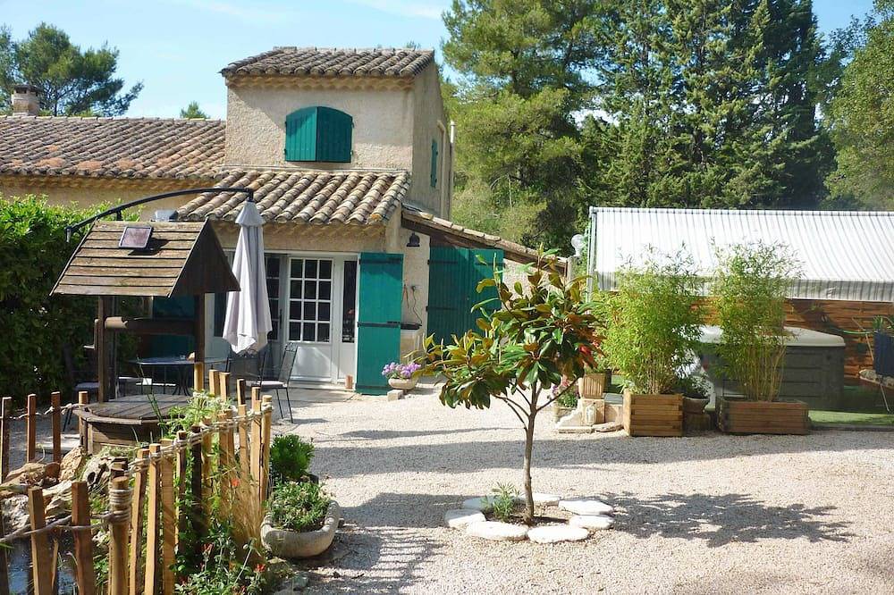 A corner of paradise in the heart of the Alpilles with Spa in Saint-Rémy-de-Provence, Arles region