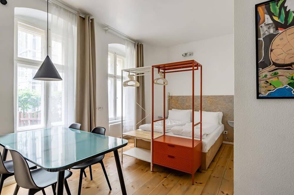Ganze Wohnung, Boxi Beautifull Studio with patio in Friedrichshain - Kreuzberg, Berlin
