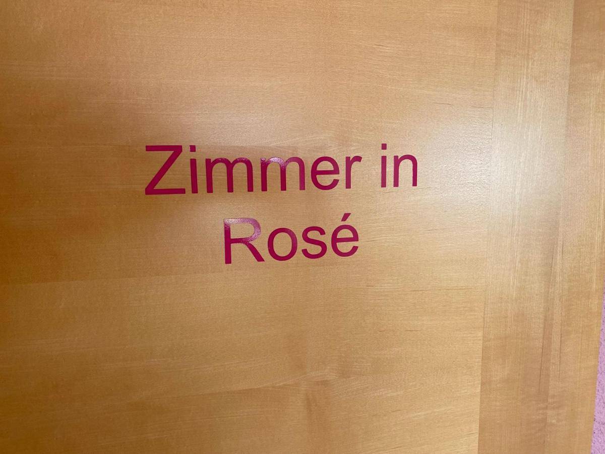 Ganze Wohnung, Double Room with Shared Bathroom in Wilhelmsdorf, Region Bodensee-Oberschwaben