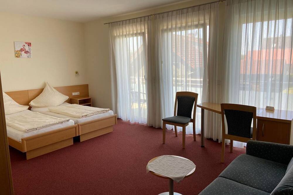 Pension Zum Bahnhof - Doppelzimmer, Dusche, Wc in Landau, Südliche Weinstraße