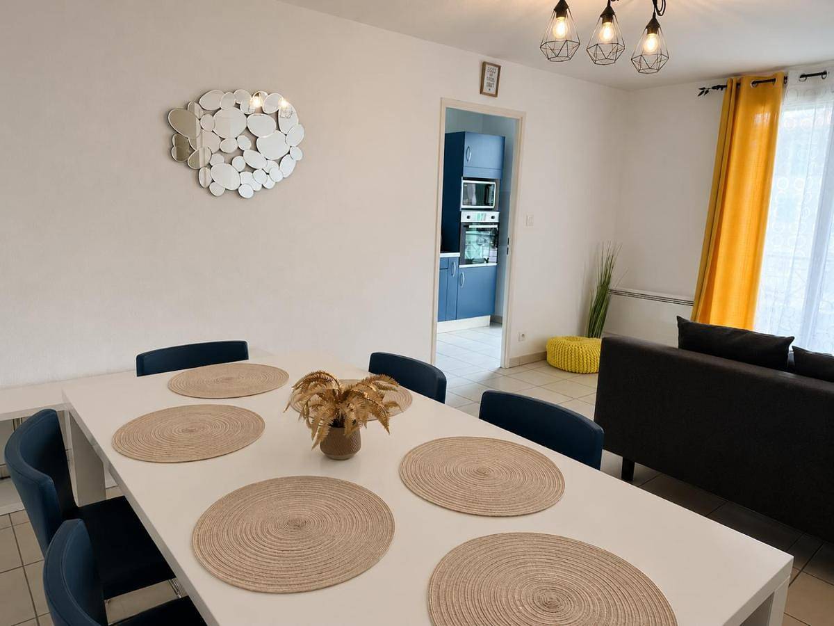 Appartement entier, Escapade confortable proche Pyrénées - Terrasse & Parking privé in Montréjeau, Haute-Garonne