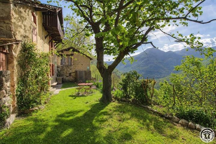 Gîte pour 6 personnes, avec jardin, animaux acceptés dans l' Ariège