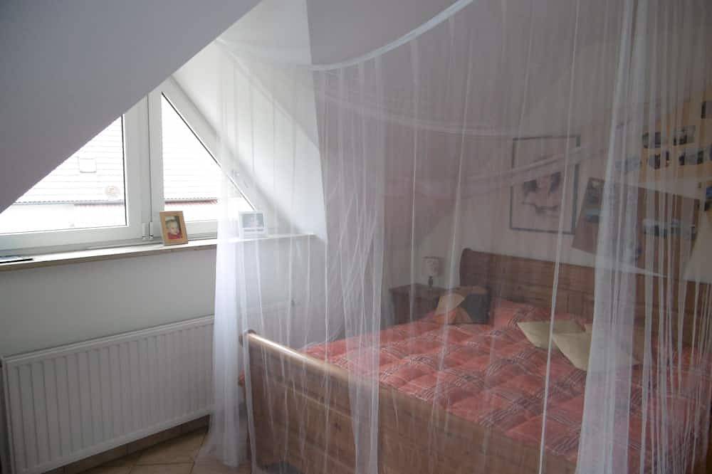 Ferienhaus mit Poolhalle/Sauna, Garten u. Familienfreundl. 10 Pers.,Wintergarten in Pyrbaum, Ostbayern