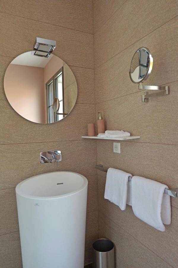 Location de vacances pour 2 personnes, avec vue ainsi que jardin et piscine à Les Mesneux - 3