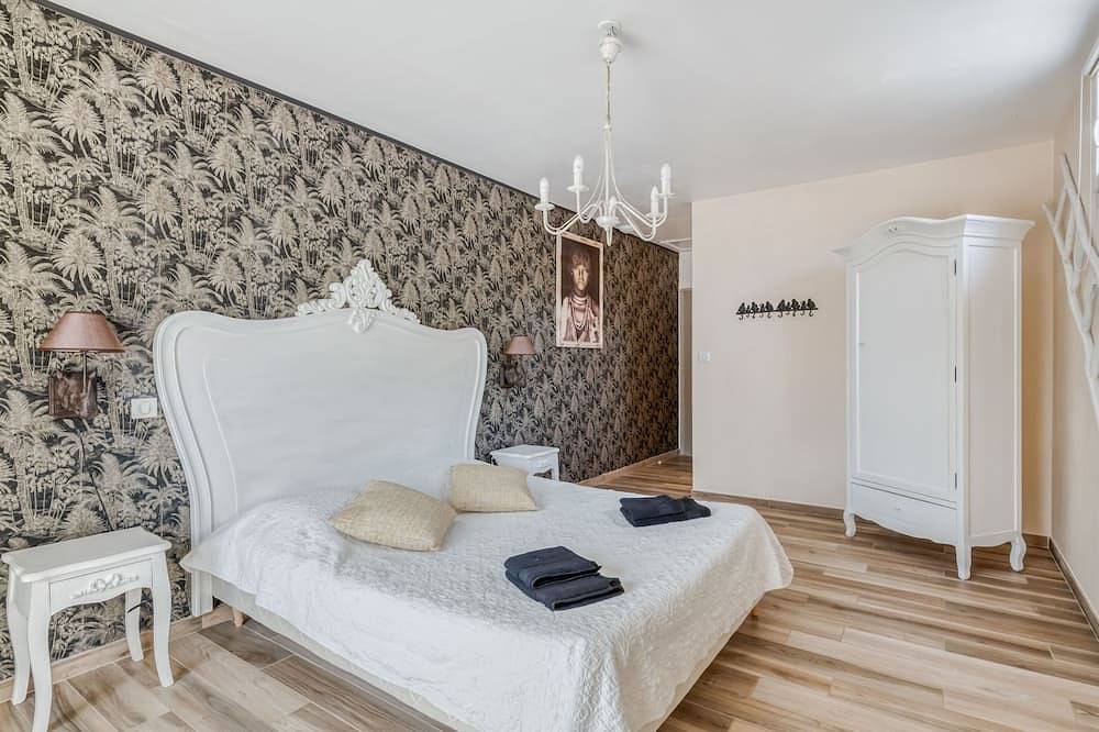 Haus inmitten von Weingärten in Tresques, Nimes und Umgebung