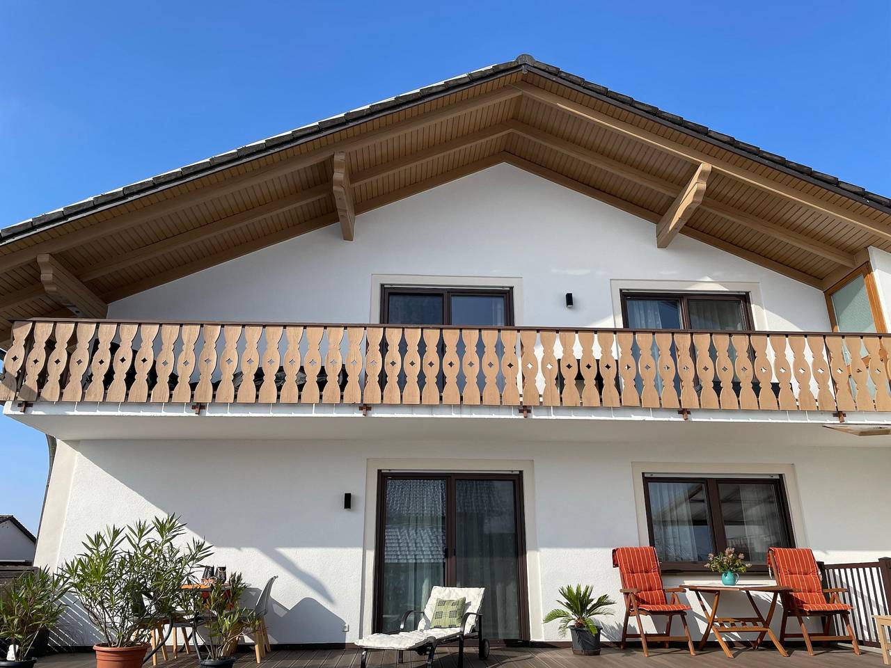 Ganze Ferienwohnung, Ferienwohnung Geier - Ferienwohnung im Obergeschoss mit 2 Balkonen in Niederalteich, Ostbayern