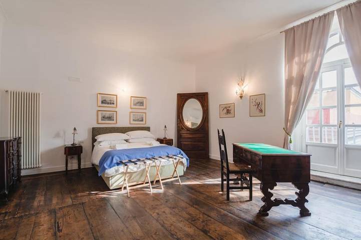 Ganze Wohnung, Benedetto Croce: eine Wohnung mit spektakulärem Ausblick im Palazzo Marigliano in Neapel, Neapel Provinz